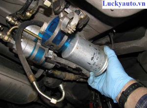 Cách thay thế bộ lọc xăng xe BMW an toàn